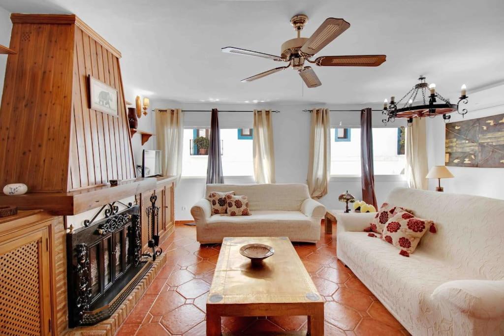 شقة Duplex Tematico Andaluz Con Agradable Terraza - El Mirador De Benahavis 2 المظهر الخارجي الصورة